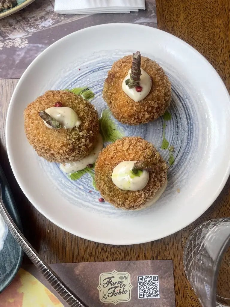 Vi Nguyen_Avli in Malia_Mália_Bewertung