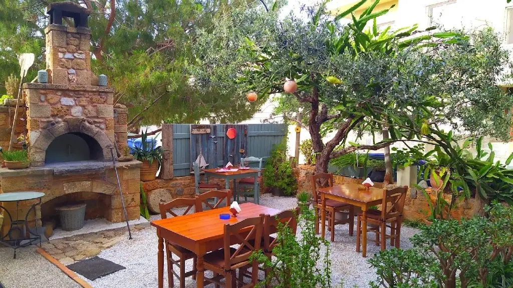 Milos Taverna_Mália_slider_image_1