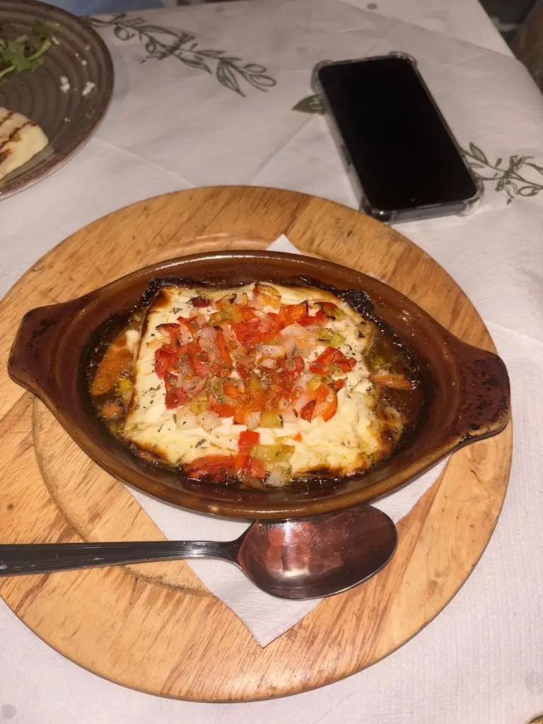 Khadija_Pergola Taverna Restaurant_Mália_review