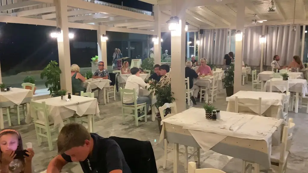 Pergola Taverna Restaurant_Mália_slider_image_2