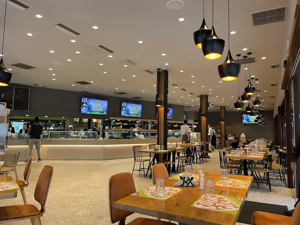 Theo Harris_Cook & Grill_Gérakas_review