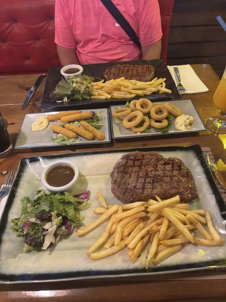 Katie Jones_The Bull Steak House_Mália_review