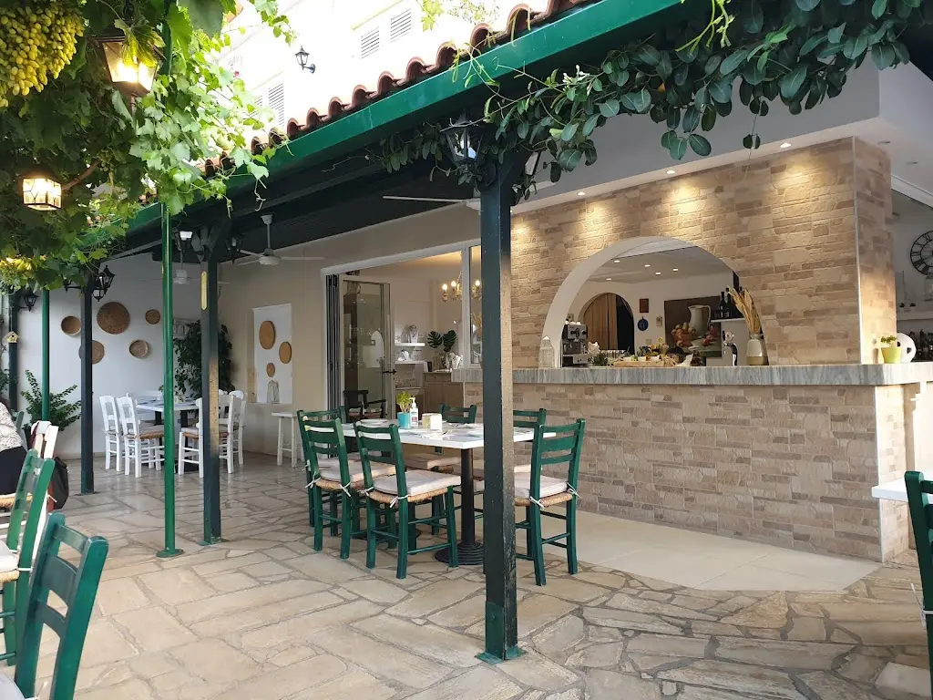 Petrino Garden Restaurant in Mália
