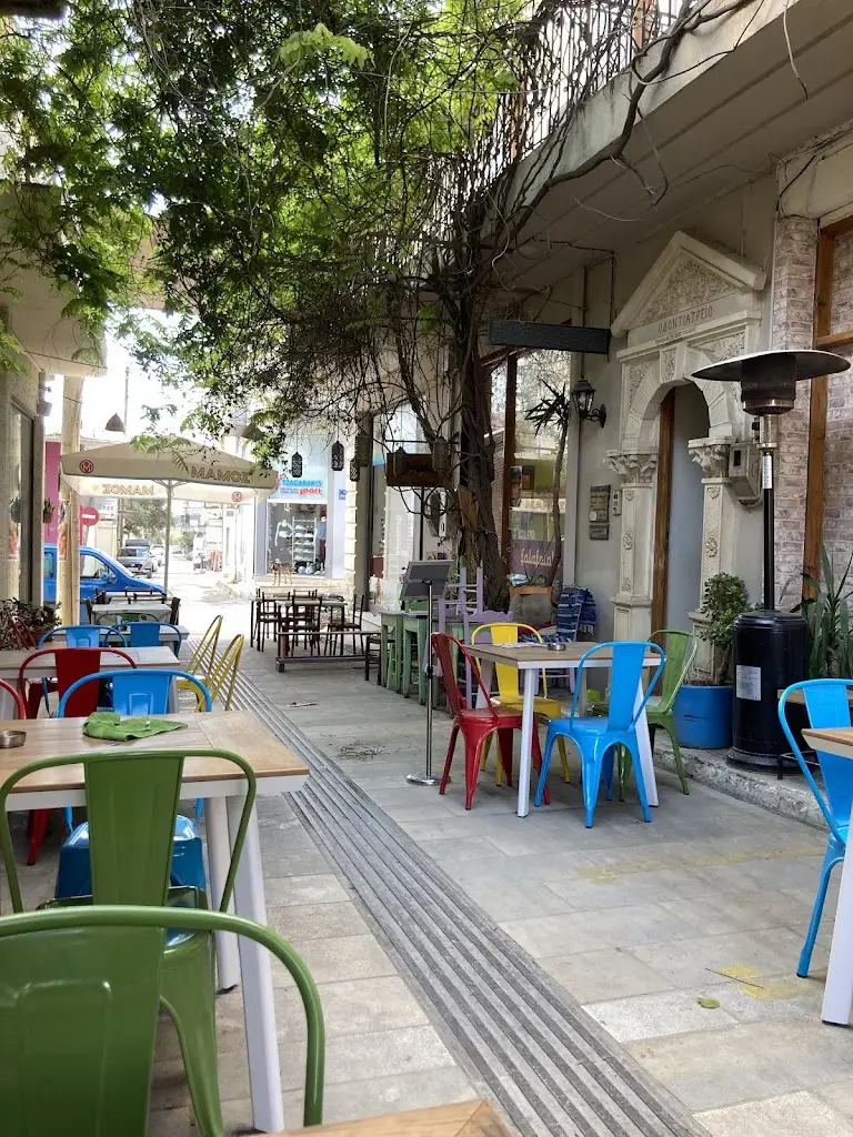 Falafelaki Restaurant in Moíres