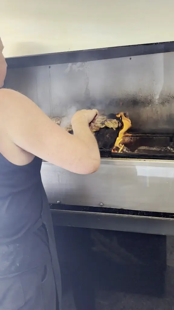 Μπριτζολάδικο Τσικριτσής_Moíres_slider_image_2