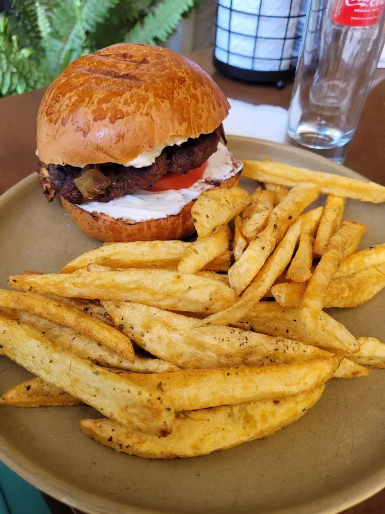 Menü_σπεράδα greek eatery_Moíres_Bild_2