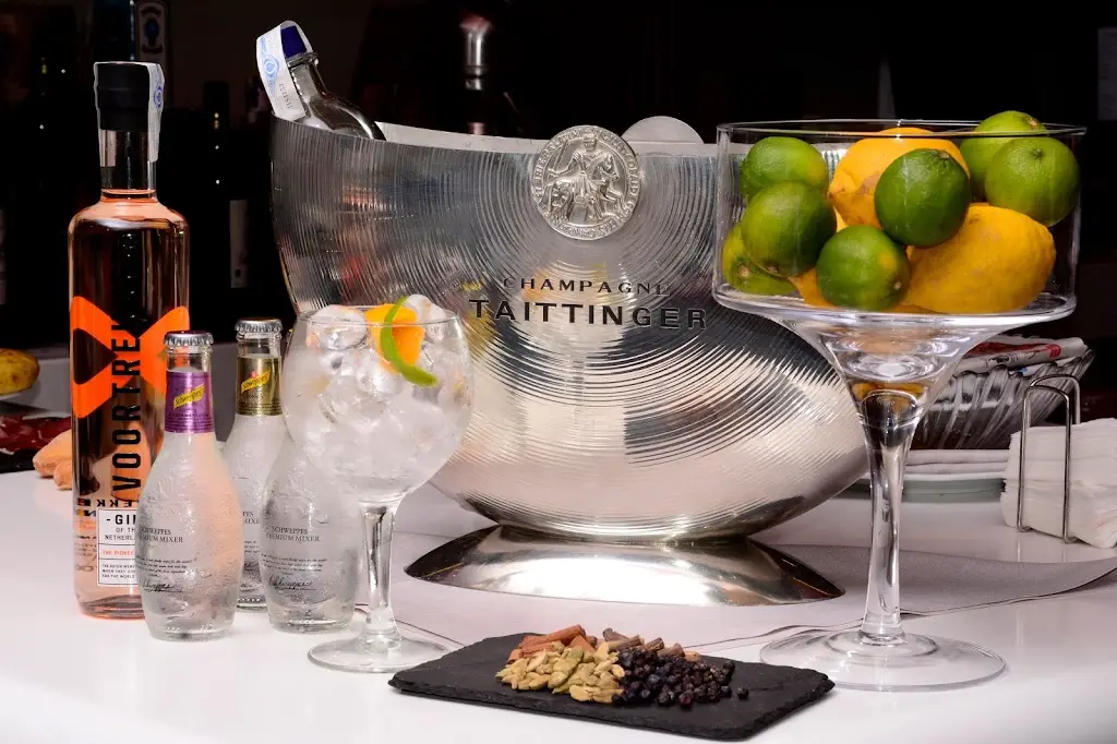 Ὀβελιστήριον Βεϊσάκη_Moíres_slider_image_3