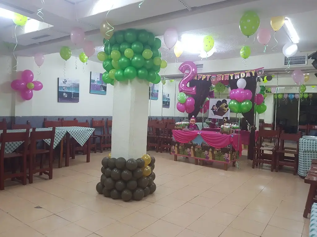 Oniros Lounge Resto Restaurant in Mouzourás