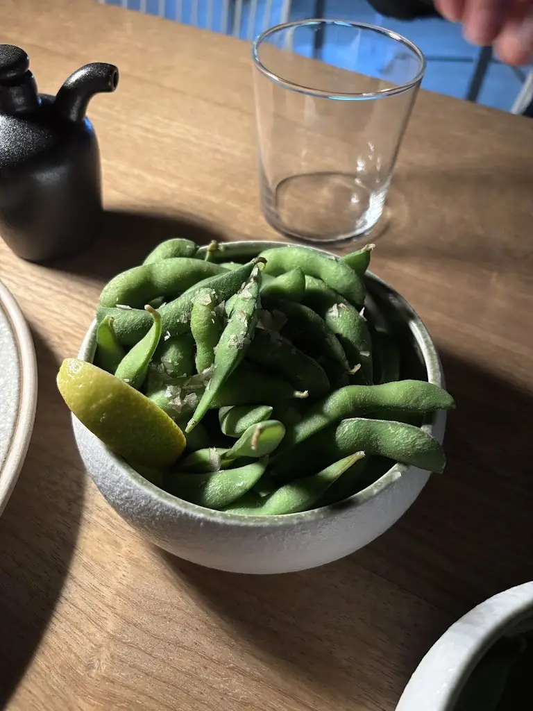 Hani Mawardi_Sora Athens_Glyfáda_avis