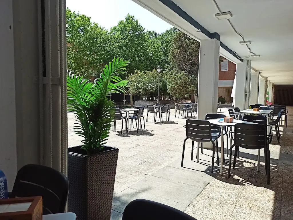 noa isaacs_BOURAKIS RESTAURANT_Mouzourás_Bewertung