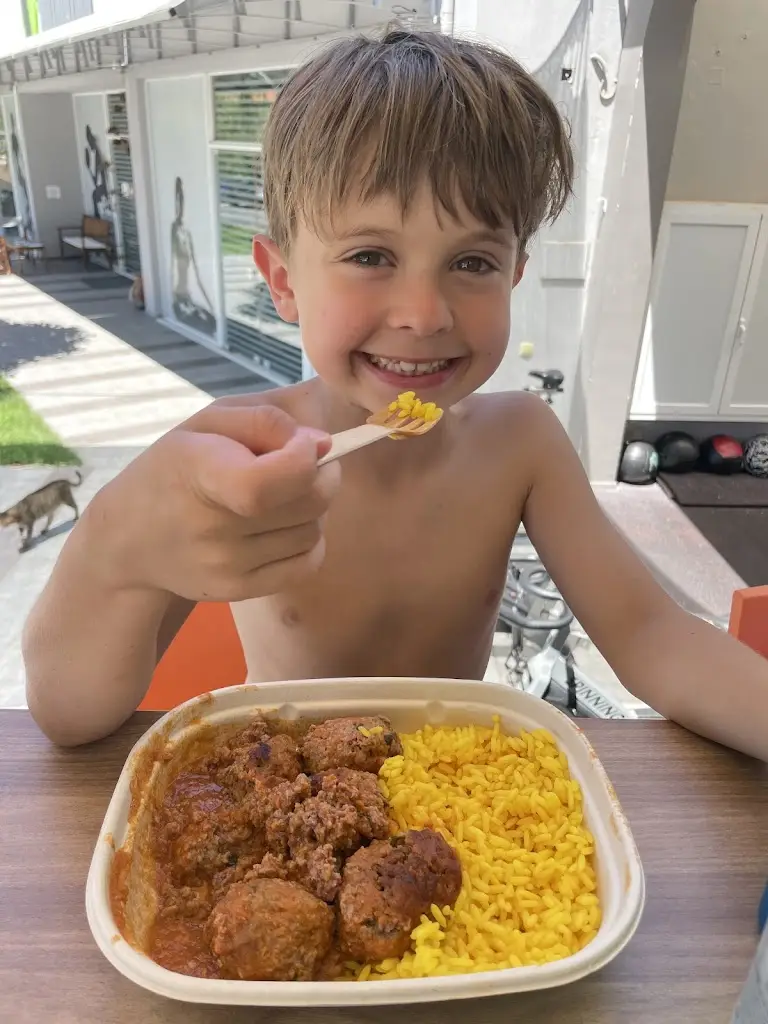 Nathan Polselli_ΤΟ ΜΑΓΕΙΡΕΥΤΟ_Mouzourás_Bewertung