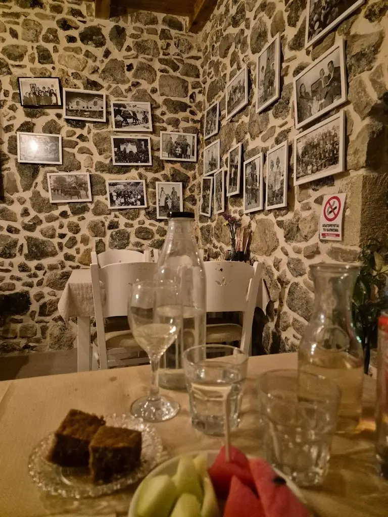 Gero Zimper_Καφενείο « Η Βρύση»_Néa Anatolí_Bewertung