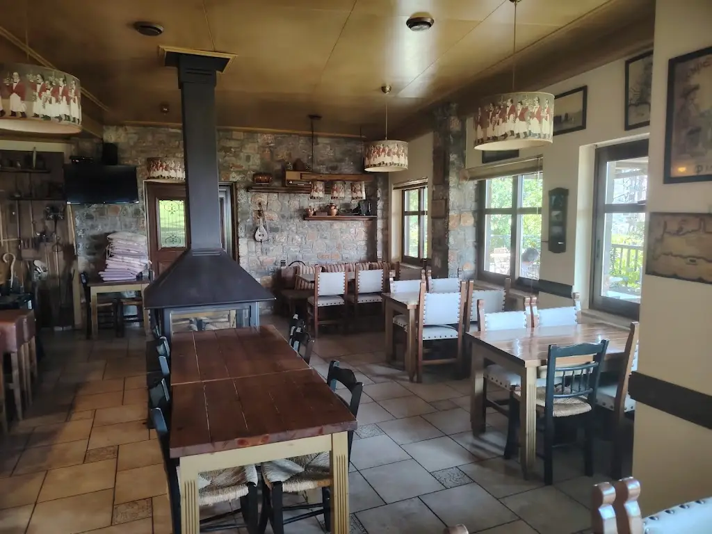 Ταβέρνα Η Κάρα Restaurant in Néa Anatolí