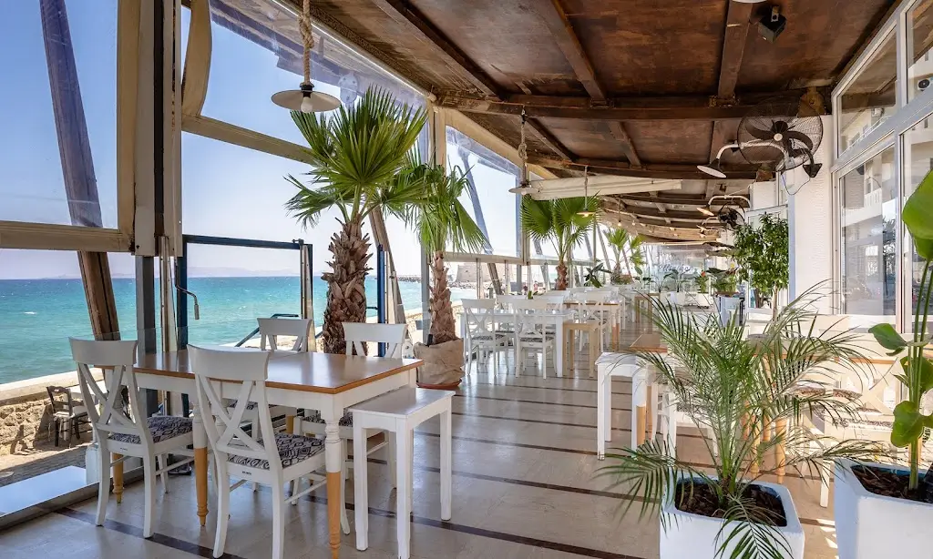 Archipelagos Seafood Restaurant Restaurant in Nomós Irakleíou