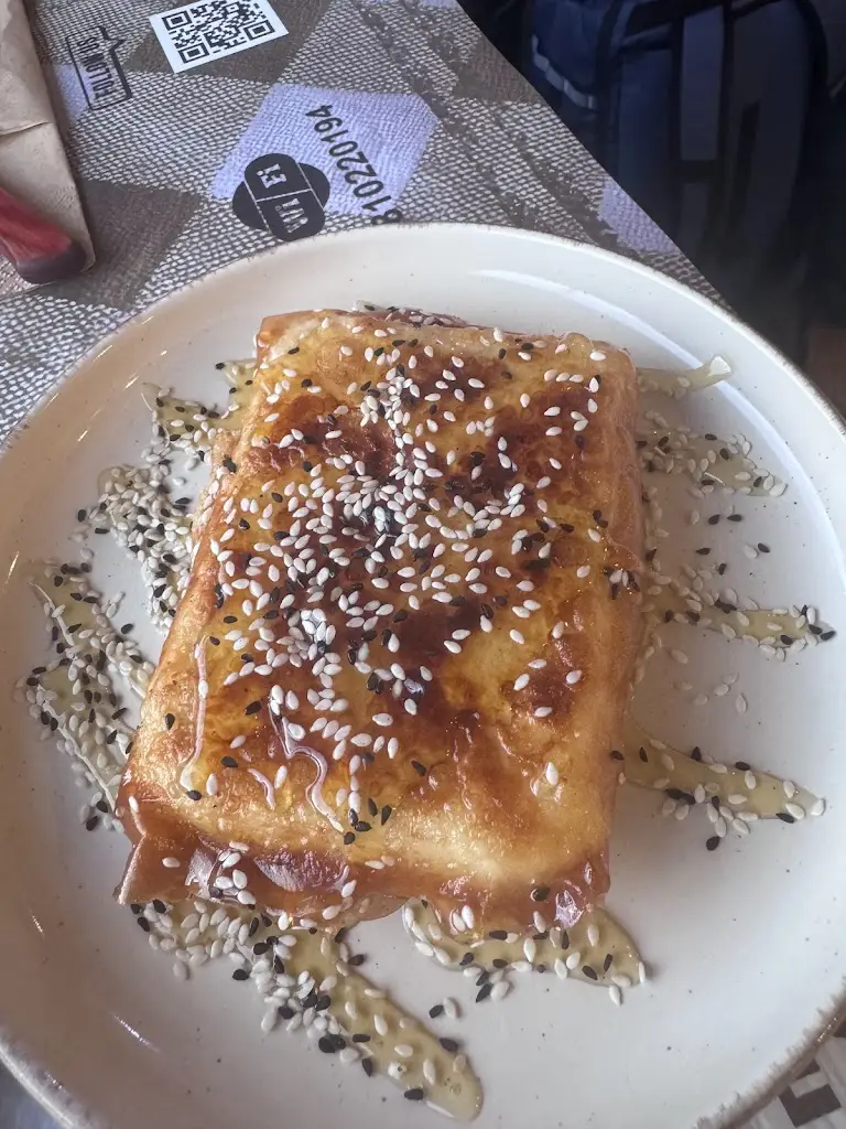 Heather_TSIRAKOS ENALLAKTIKO KAFENEIO_Néa Alikarnassós_review