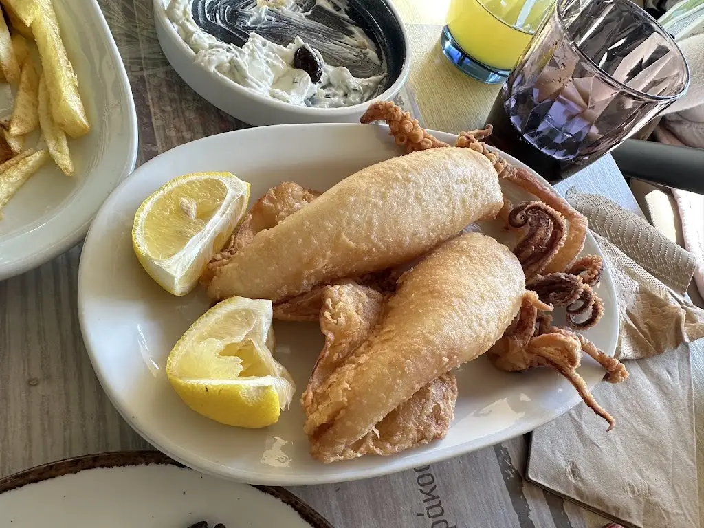 Kamil Bojarski_TSIRAKOS ENALLAKTIKO KAFENEIO_Néa Alikarnassós_review