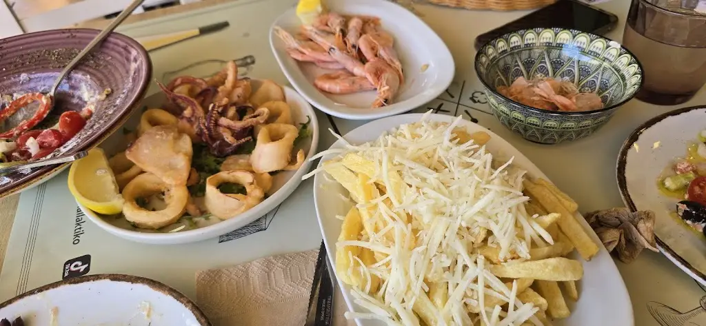 Michael Dimitrov_TSIRAKOS ENALLAKTIKO KAFENEIO_Néa Alikarnassós_review