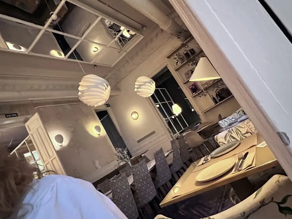 keith rhodes_7 Thalasses_Néa Alikarnassós_review