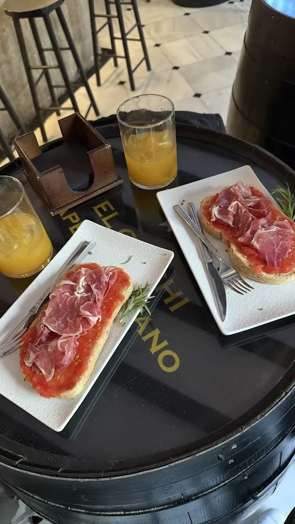 Mario A_Sphoungaras_Néa Alikarnassós_review