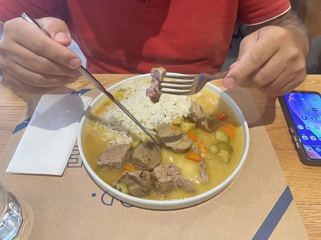 ioannis christakis_Donald_Néa Alikarnassós_review