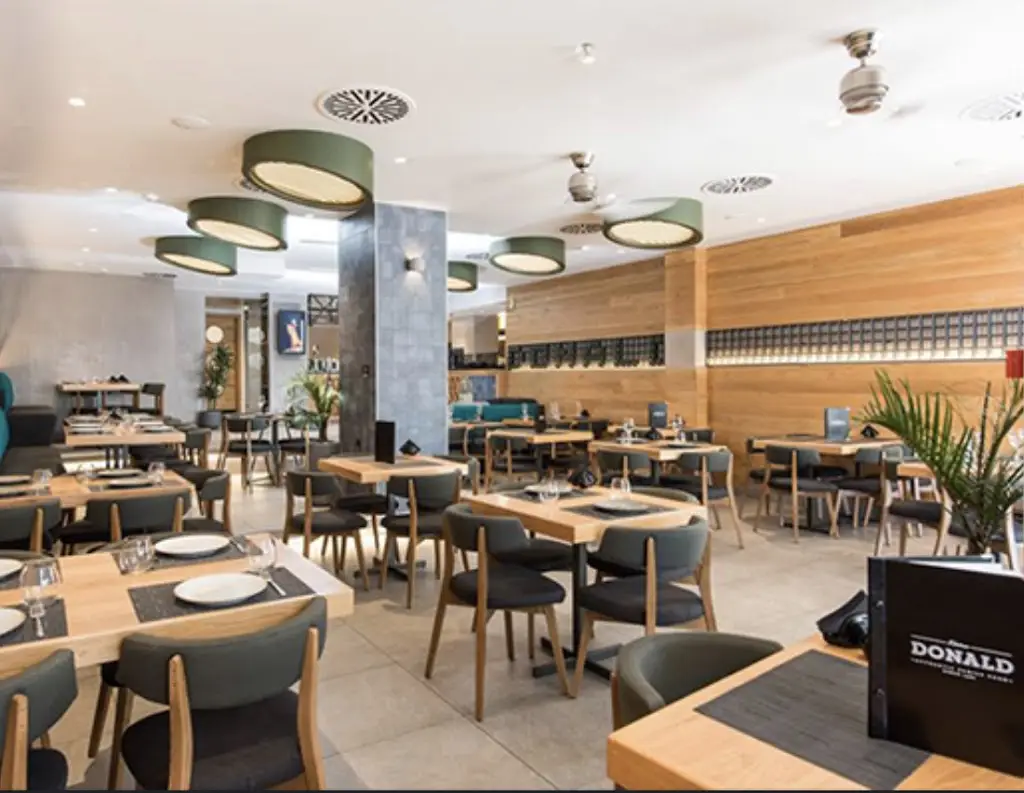 Donald Restaurant in Néa Alikarnassós