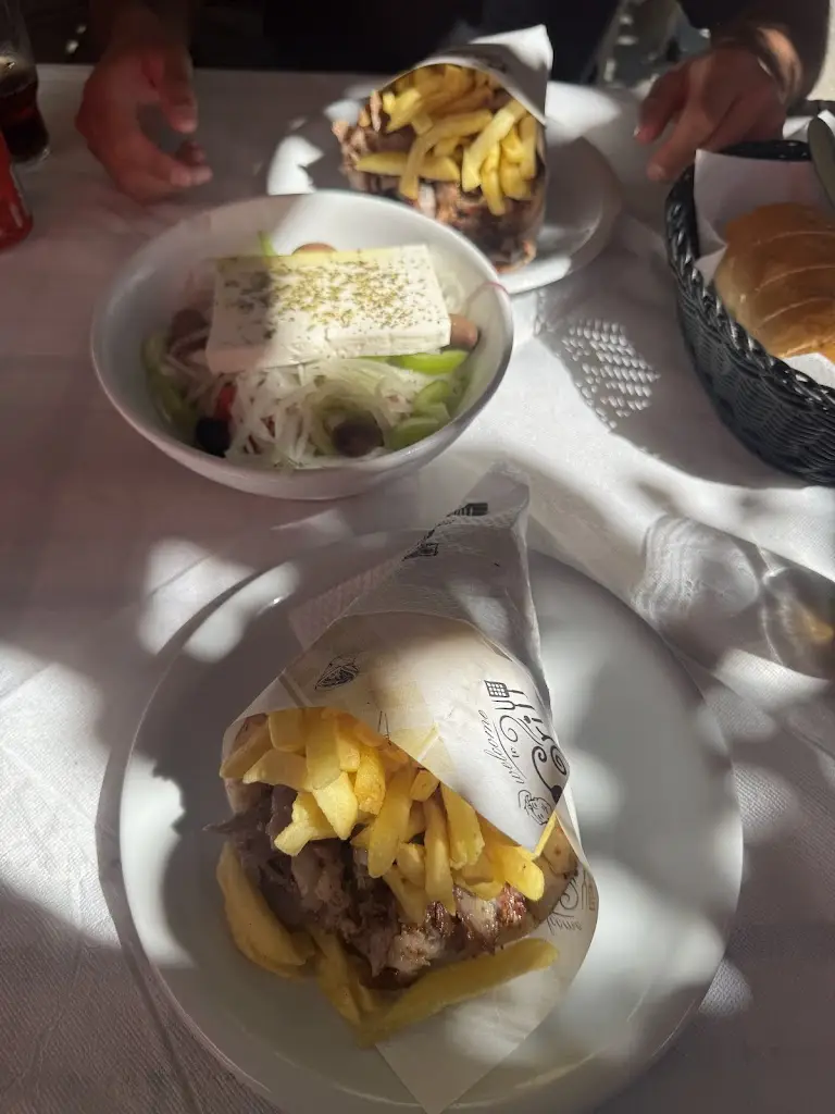 Em_Πάμε..γύρο_Néa Alikarnassós_Bewertung