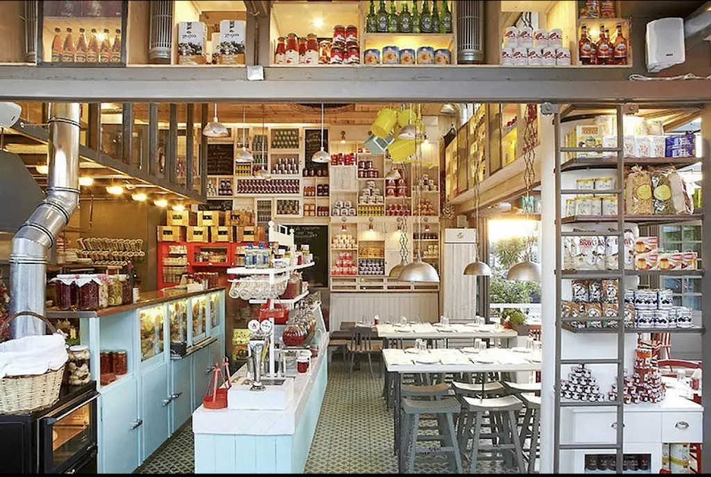 To Drami Restaurant in Glyfáda