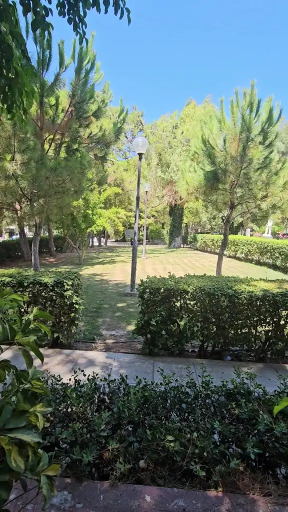 Finikas Raki-Taverna_Neápoli_slider_image_2