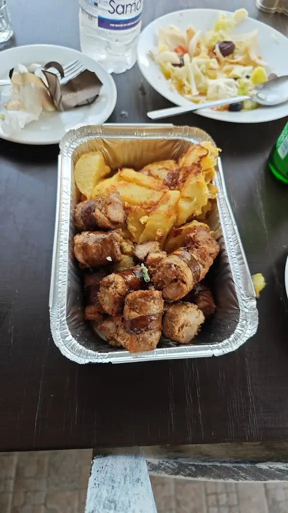 Aleksandrs Jacmenovs_Καφενεῖον Τό Παραδοσιακόν_Neápoli_Bewertung