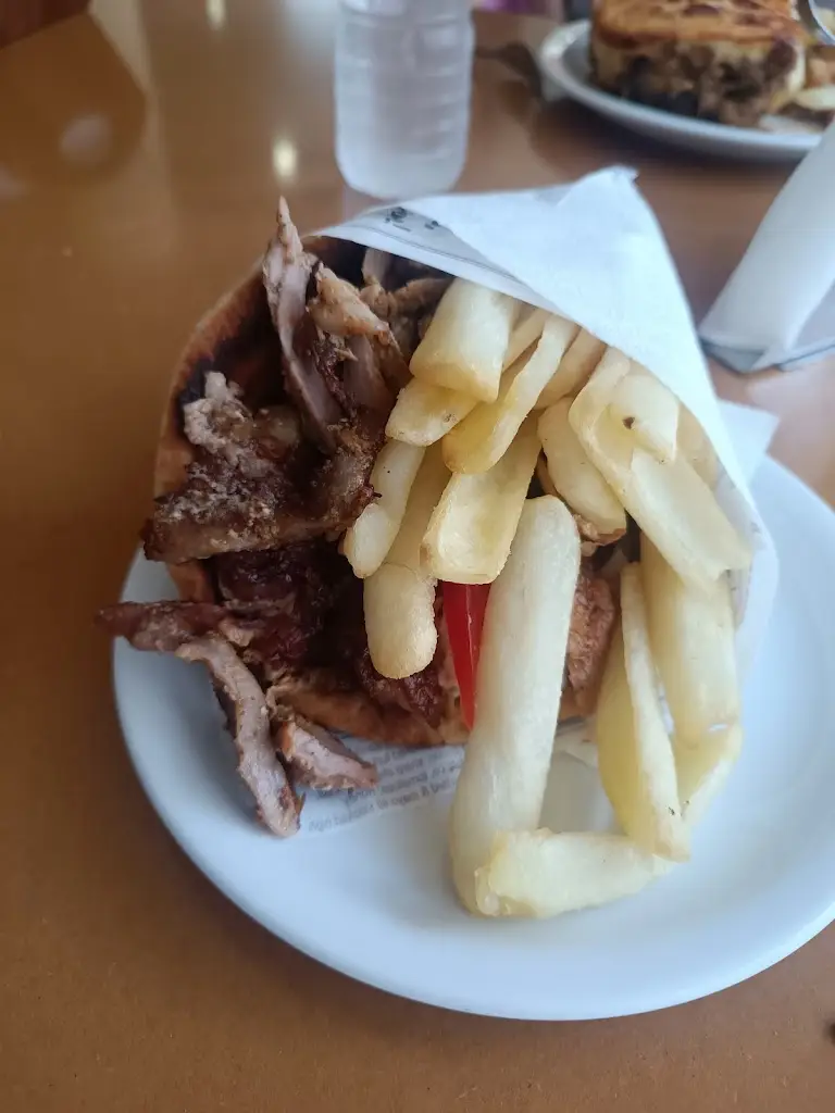 Skirmantas Slamas_Estiades Taverna-Snack Bar_Neápoli_Bewertung