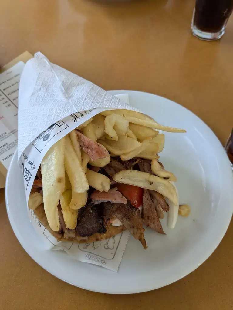 Estiades Taverna-Snack Bar_Neápoli_slider_image_1