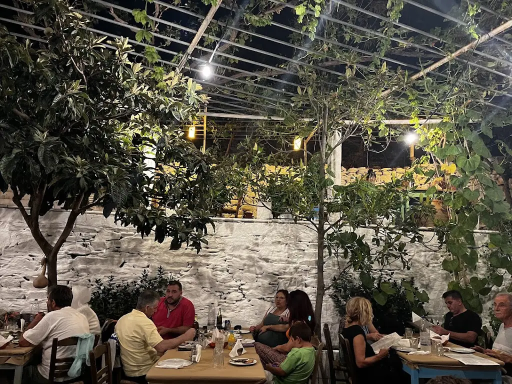 Polly Zacharouli_Neráida_Neápoli_review