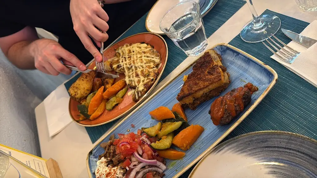 Ian Haggerty_Yi_Glyfáda_review