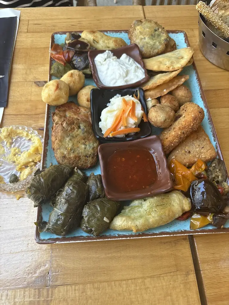 Derek Miltner_Μεζεδοπωλείο 