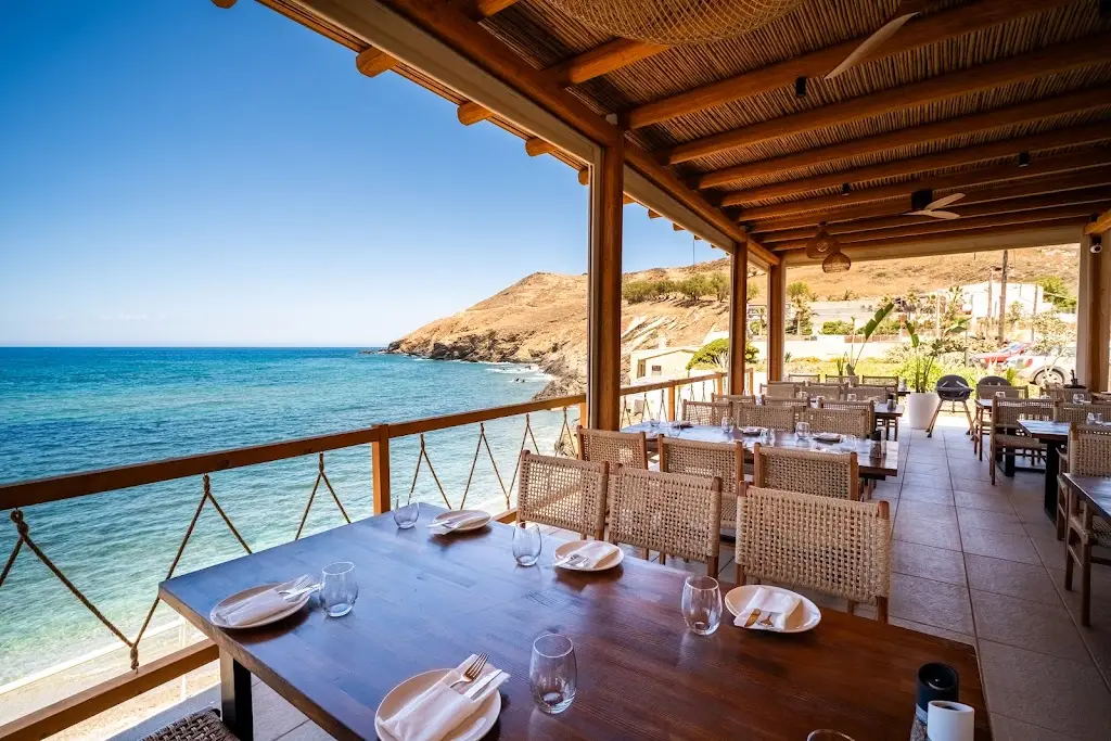 DUSK Restaurant in Pánormos