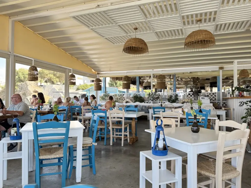 Restaurant med parkering Restaurant in Pánormos