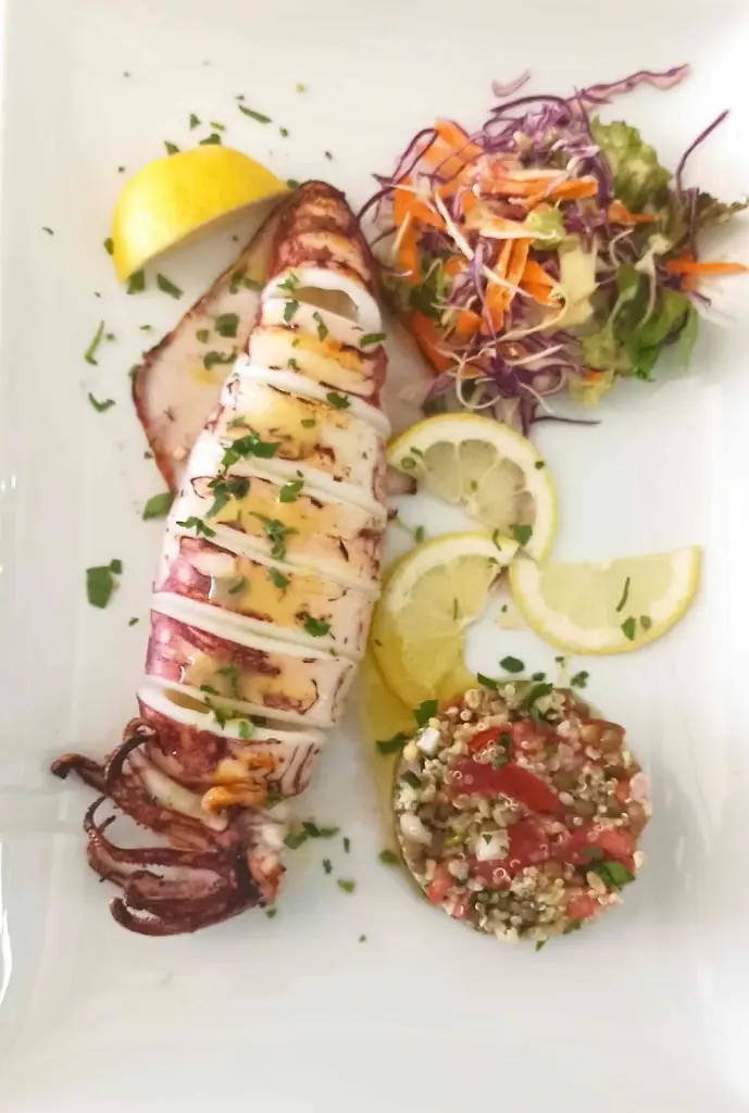 Maistrali Restaurant_Aegina_slider_image_3