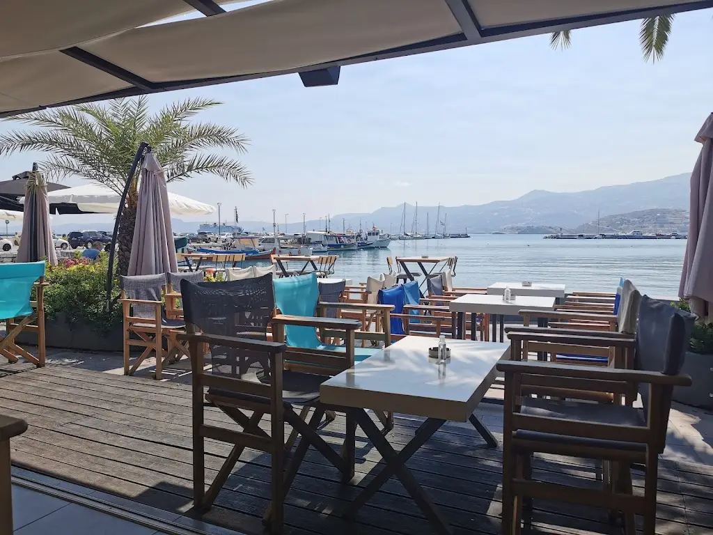 The Wall Music Bar_Sitia_slider_image_1