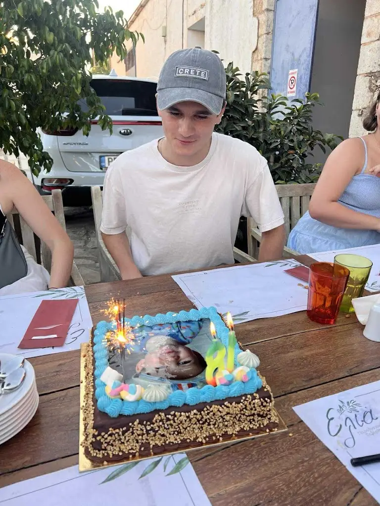 Julie T_The Olive, Wine And Cook House_Violí Charáki_Bewertung