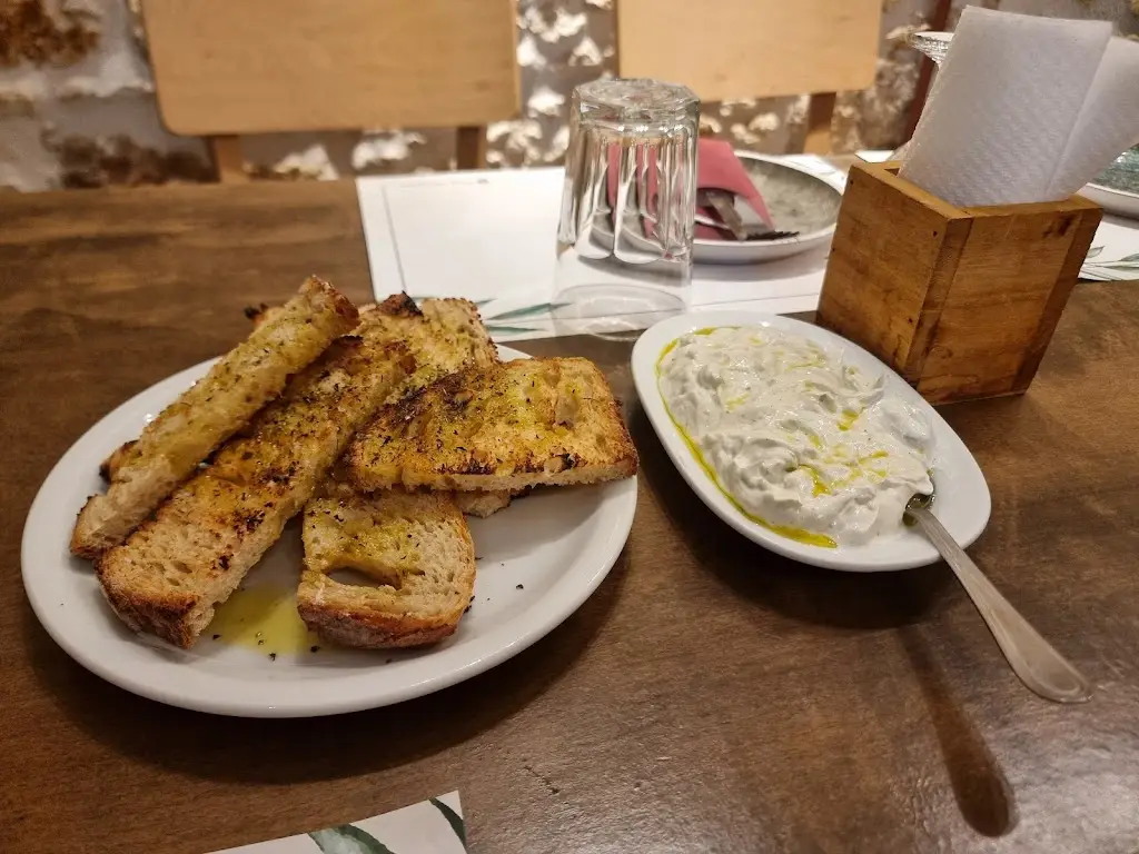 Aimee Marysia_The Olive, Wine And Cook House_Violí Charáki_Bewertung