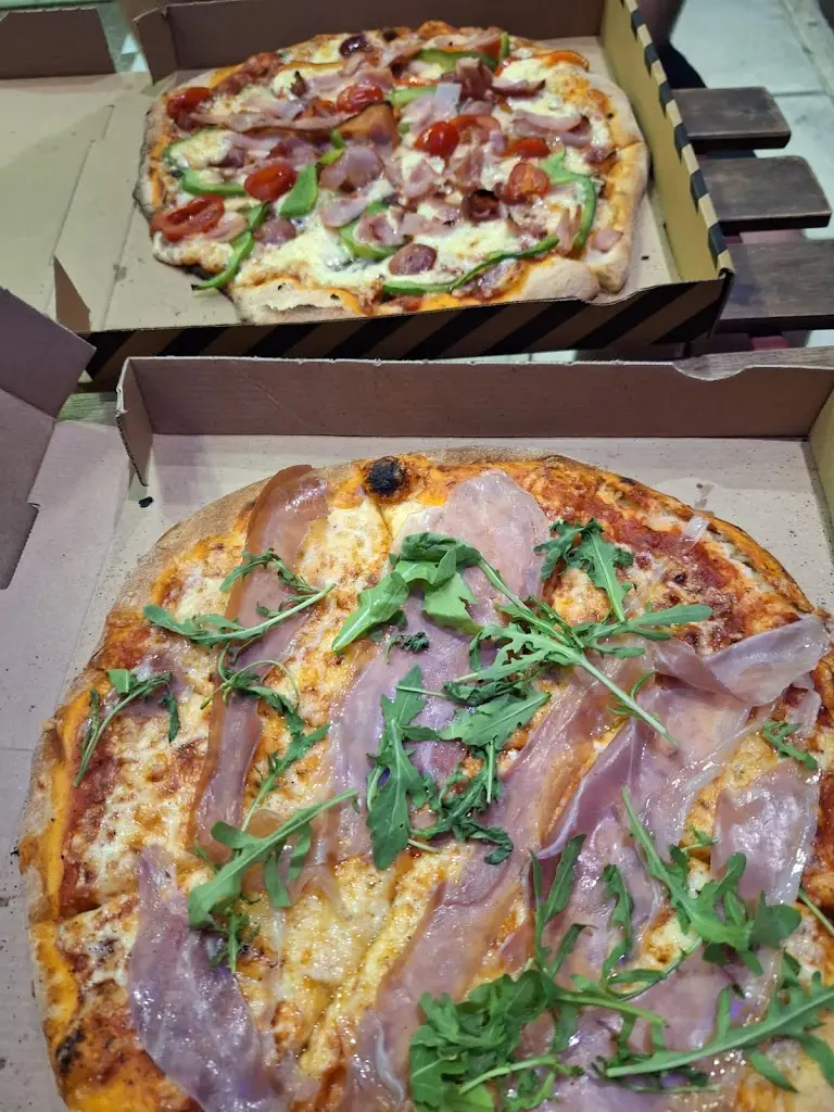 Hrvoje Šeketa_Pizza Palace Tympaki_Tympáki_review