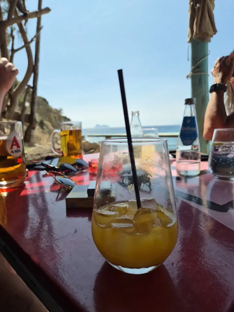 Philipp Wancura_Comos taverna - cafe_Tympáki_Bewertung