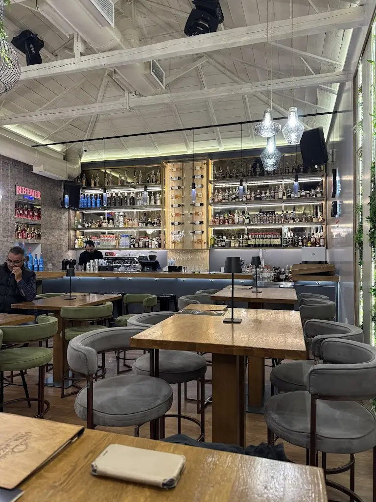 Villa Mezedes Restaurant in Tympáki