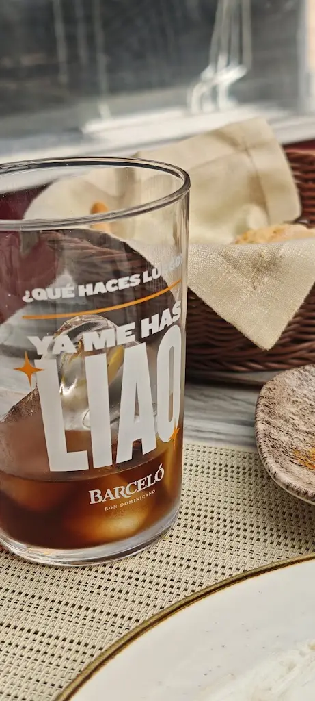 Jordana R_Parasia Tavern_Vrýses_avis