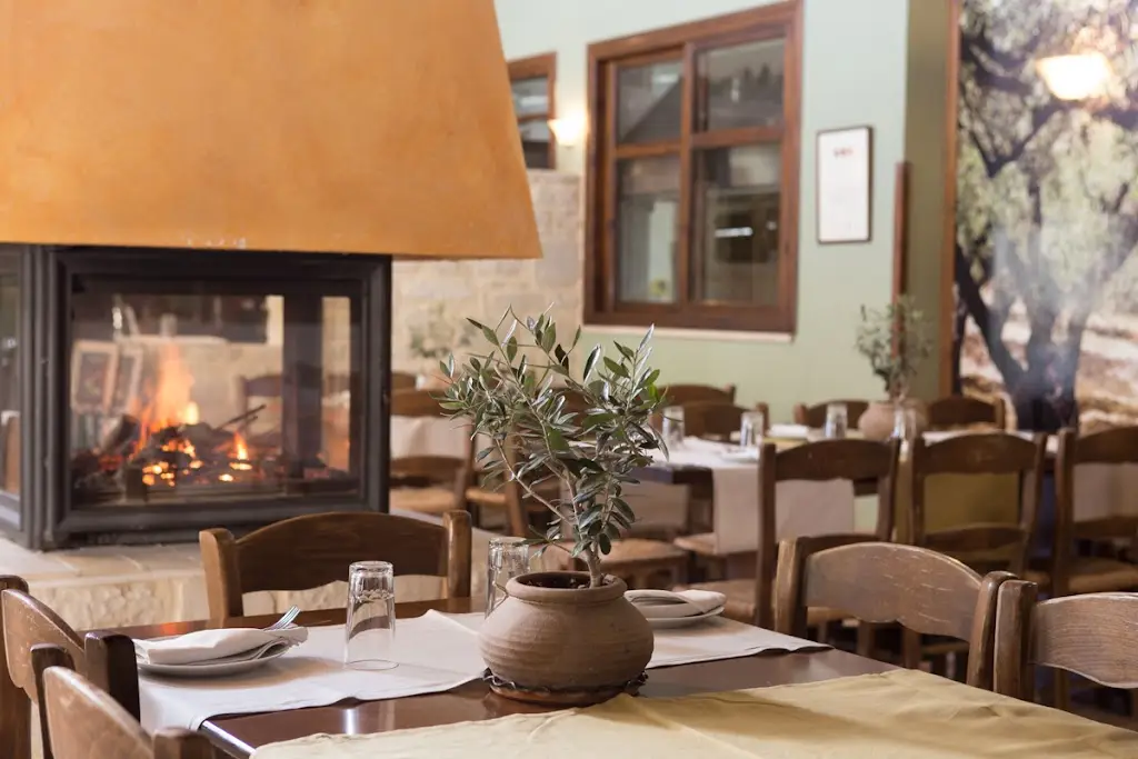 Elia traditional restaurant restaurant in Zarós