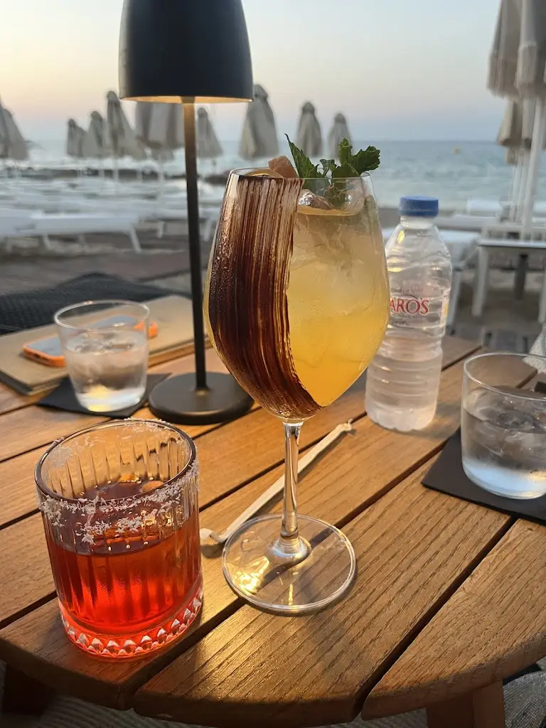 Hayley Bassindale_Anatolia Seaside_Stalís_avis