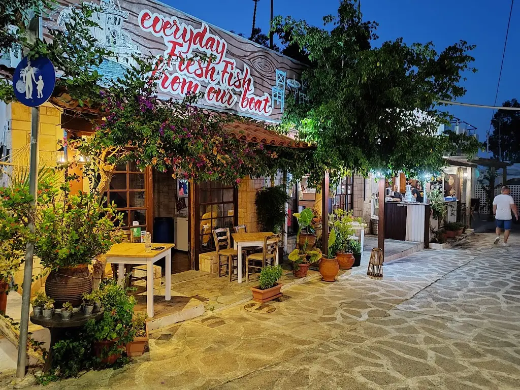 Romantic Corner Restaurant in Stalís