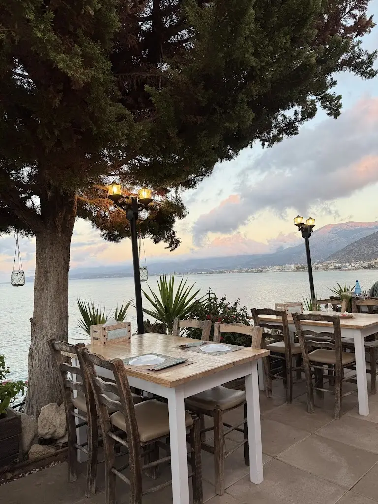 Romantic Corner_Stalís_slider_image_3