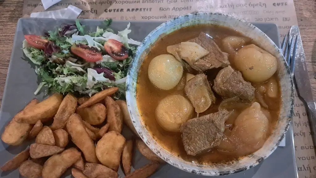 Maria Hand_Restaurant Kostas_Stalís_review