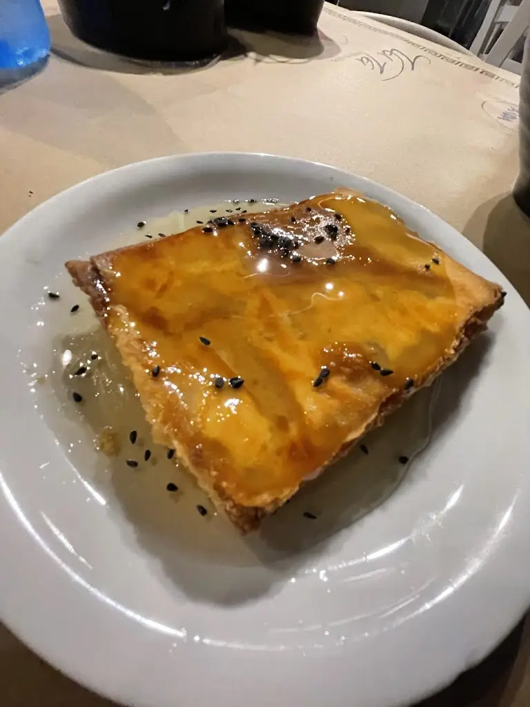 Cat B_Tsi Tsi_Glyfáda_recensione